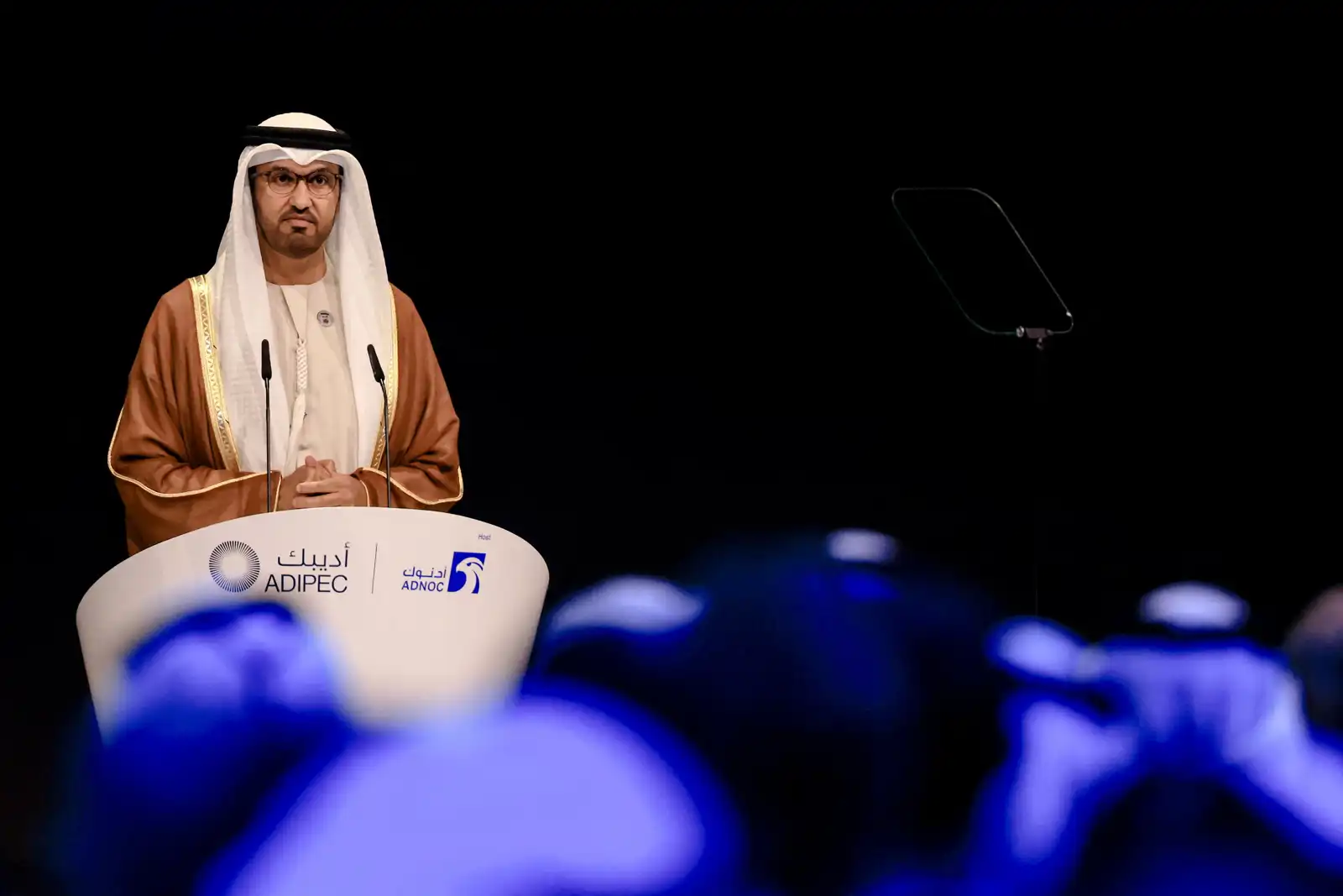كلمة الصناعة والتكنولوجيا المتقدمة الإماراتي والعضو المنتدب والرئيس التنفيذي لشركة (أدنوك) سلطان أحمد الجابر يتحدث خلال حفل افتتاح معرض ومؤتمر (أديبك) في أبوظبي، يوم 3 نوفمبر 2025. 