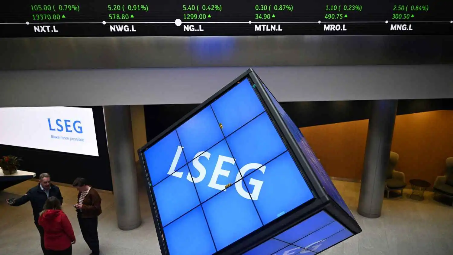 أسهم أوروبا تواصل الهبوط مع تزايد قلق المستثمرين بشأن اضطرابات فرنسا