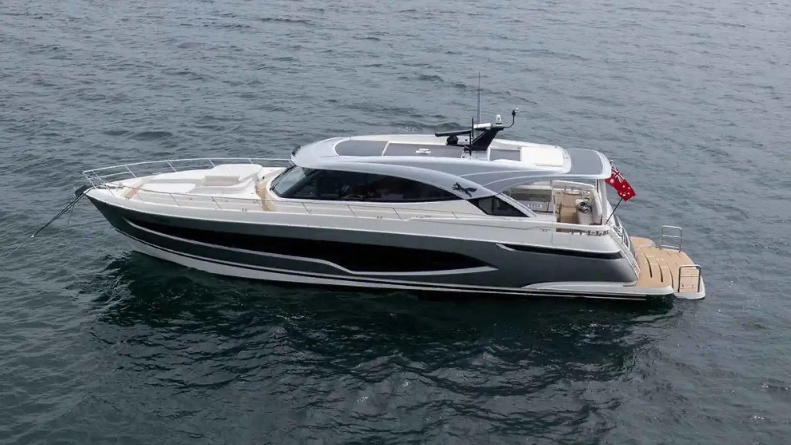 Riviera 6800.. هل بدأت ثورة الطاقة الشمسية في عالم اليخوت الفاخرة؟