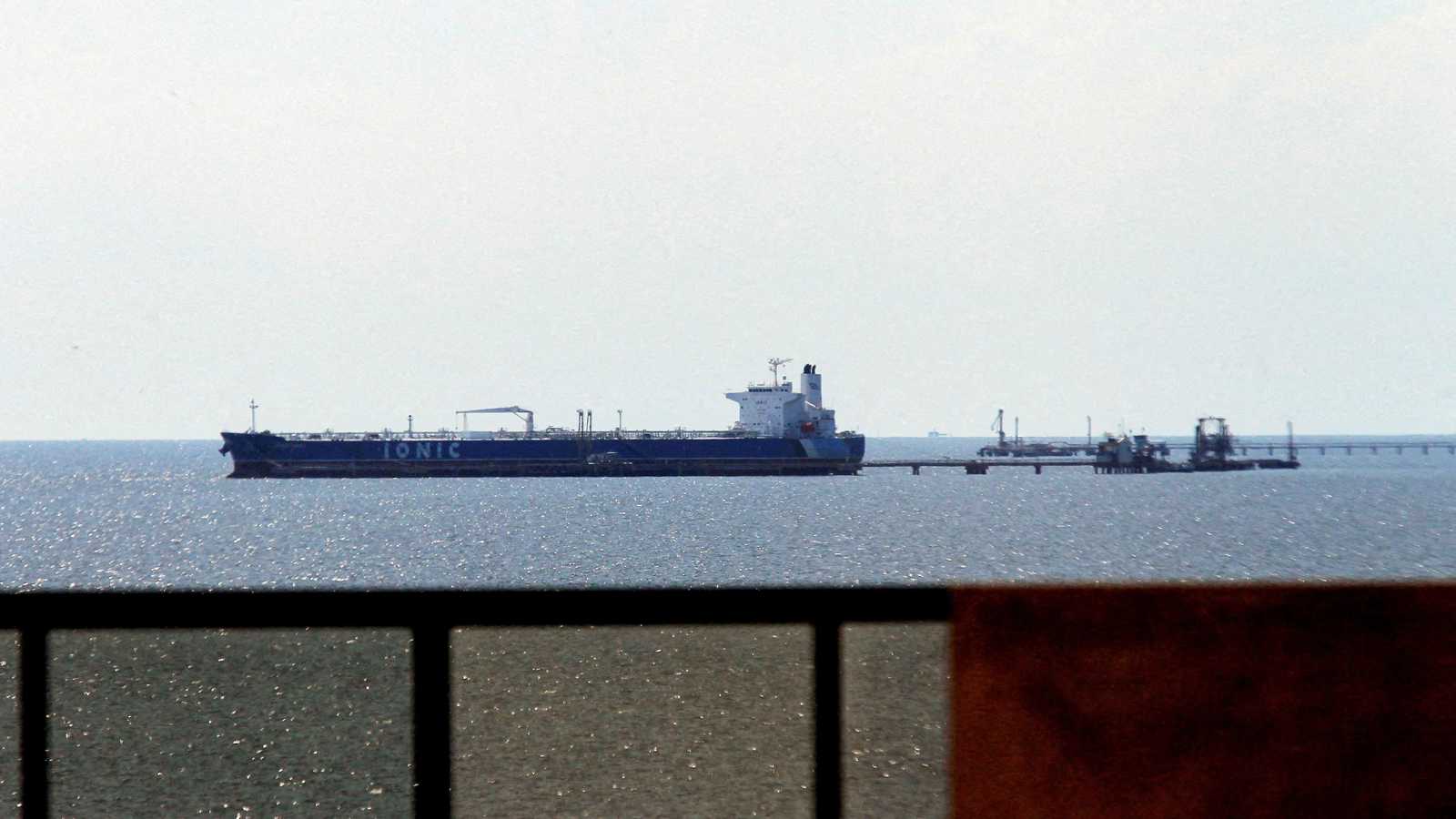 8 مليارات دولار على المحك.. واشنطن تشدّد الخناق على نفط فنزويلا 