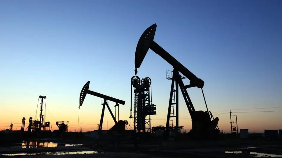 أسعار النفط ترتفع مع تأثر السوق بمخاوف بشأن الإمدادات