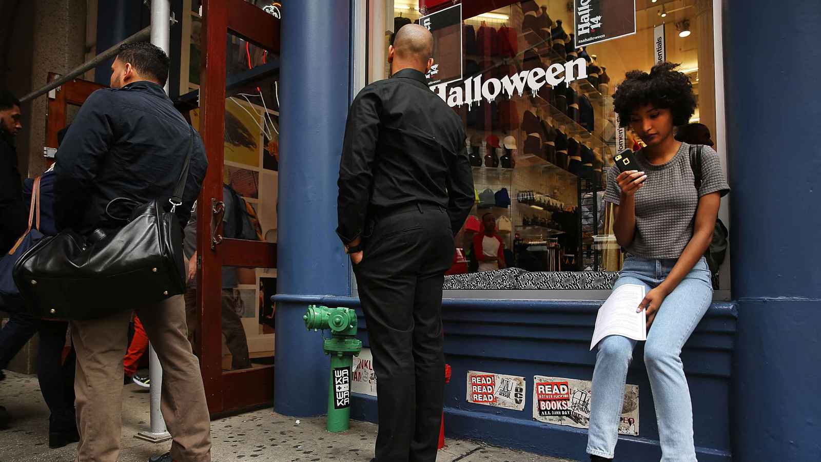 الوظائف غير الزراعية في الولايات المتحدة تتجاوز التوقعات في نوفمبر 