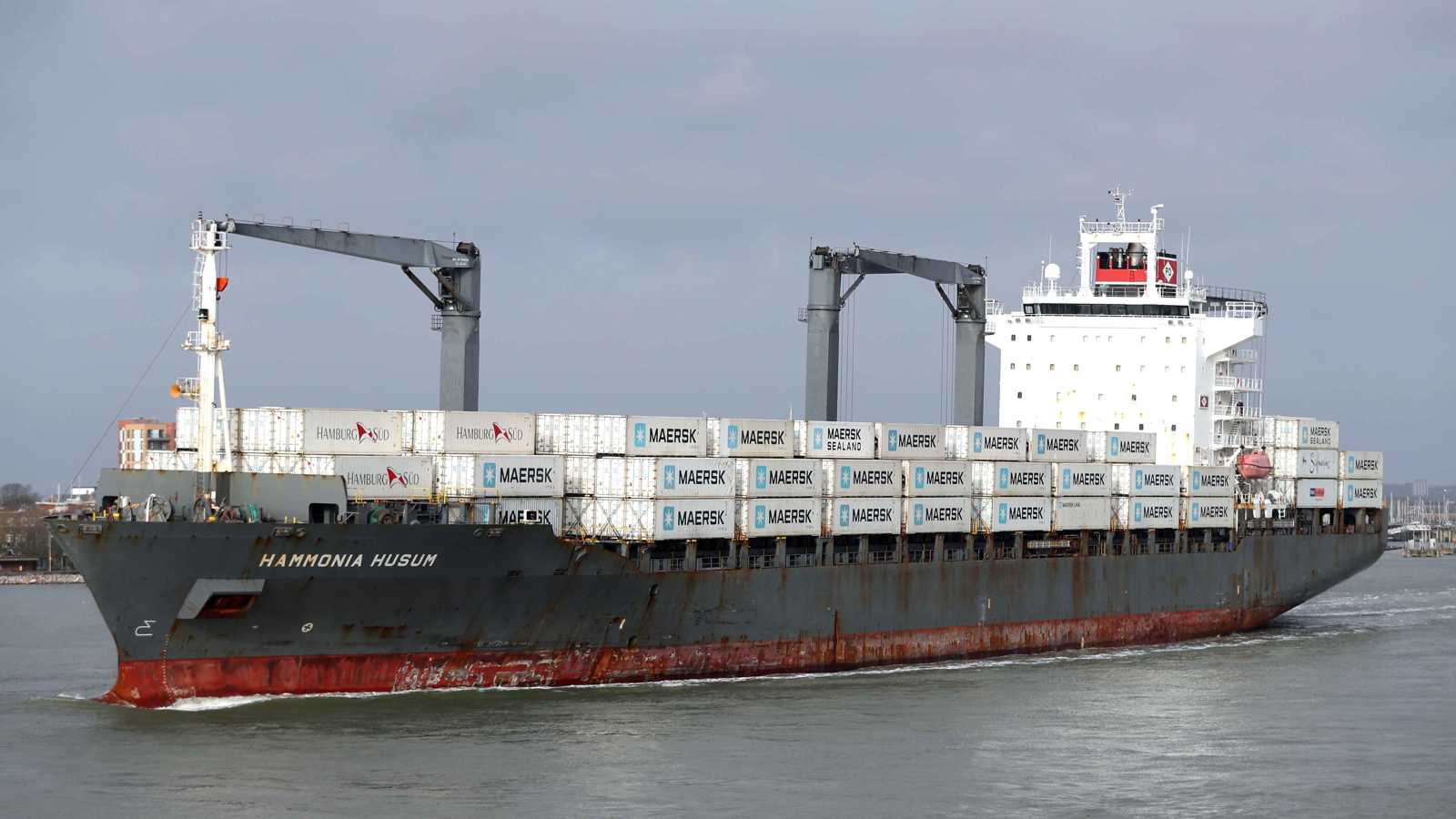 سفن عملاقة الشحن البحري العالمي «ميرسك» تعود لطريق البحر الأحمر 