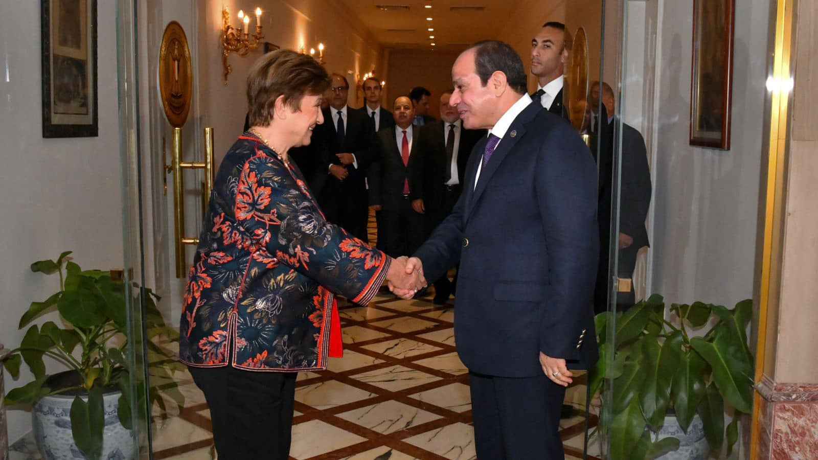 صندوق النقد يعزم صرف 2.3 مليار دولار لمصر بعد التزامها بالإصلاحات 