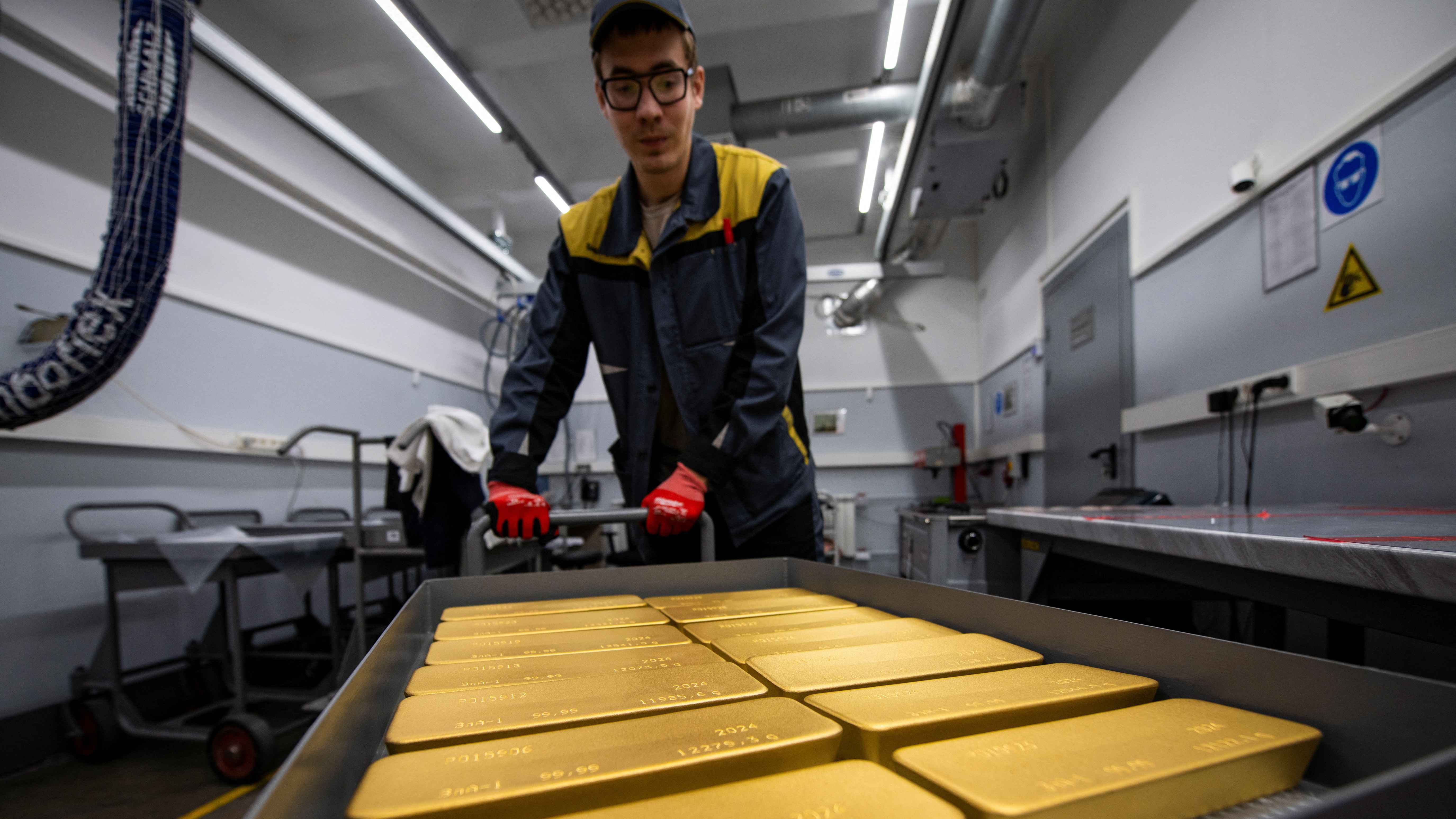 Gold price expectations.. Will the yellow metal’s gains continue? | Business Erm