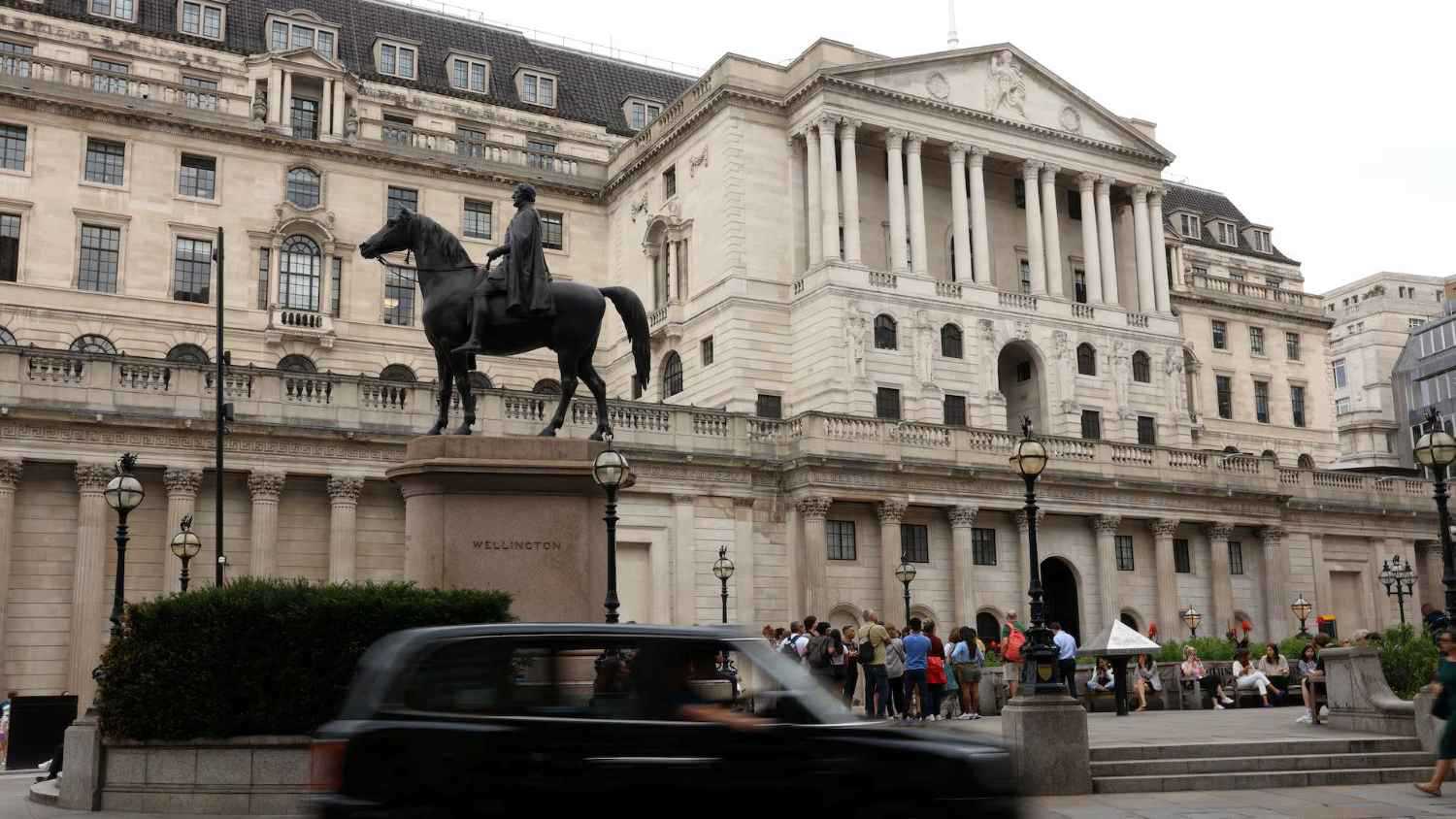 رئيس وزراء بريطانيا يحذر من التداعيات الاقتصادية لحرب إيران 