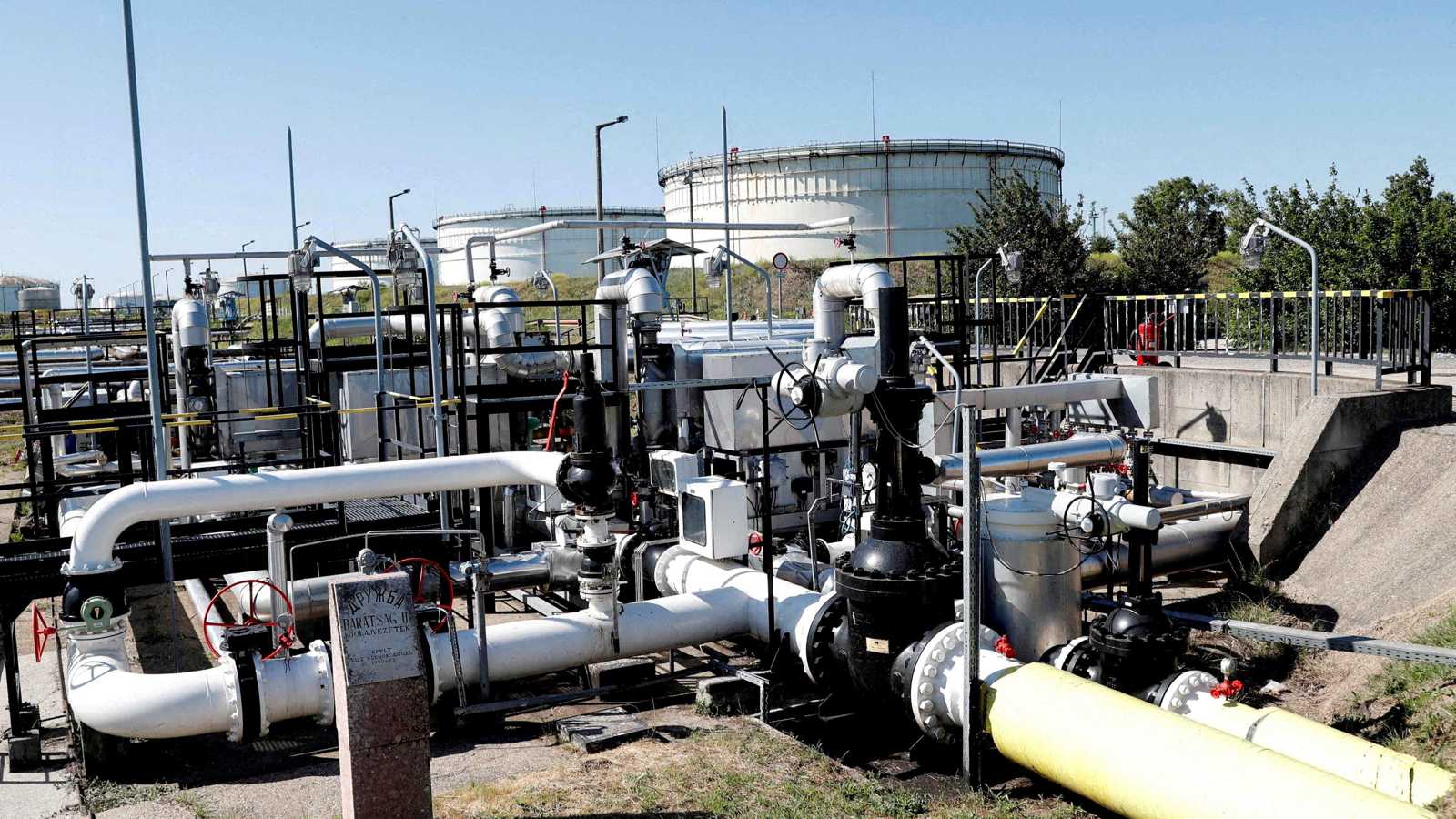 أوكرانيا تستأنف تشغيل خط أنابيب للنفط الروسي بعد توقف 15 شهراً 