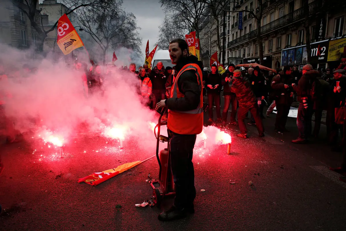 النقابات الفرنسية تحشد للاحتجاجات قبل صدور قانون التقاعد