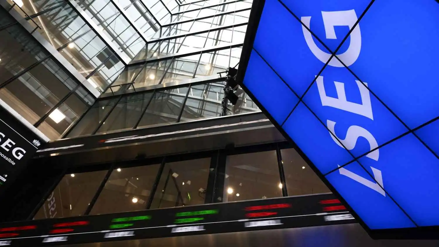 أسهم أوروبا ترتفع بعد قرار الفيدرالي الأميركي رفع أسعار الفائدة