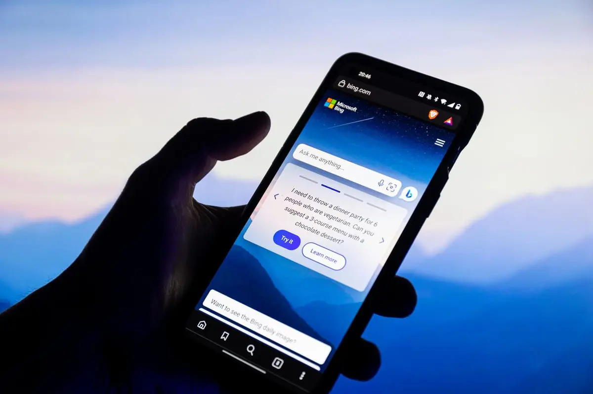 "Bing Chat" يتفوق على "ChatGPT".. فقط لا تسأل عن الأسهم