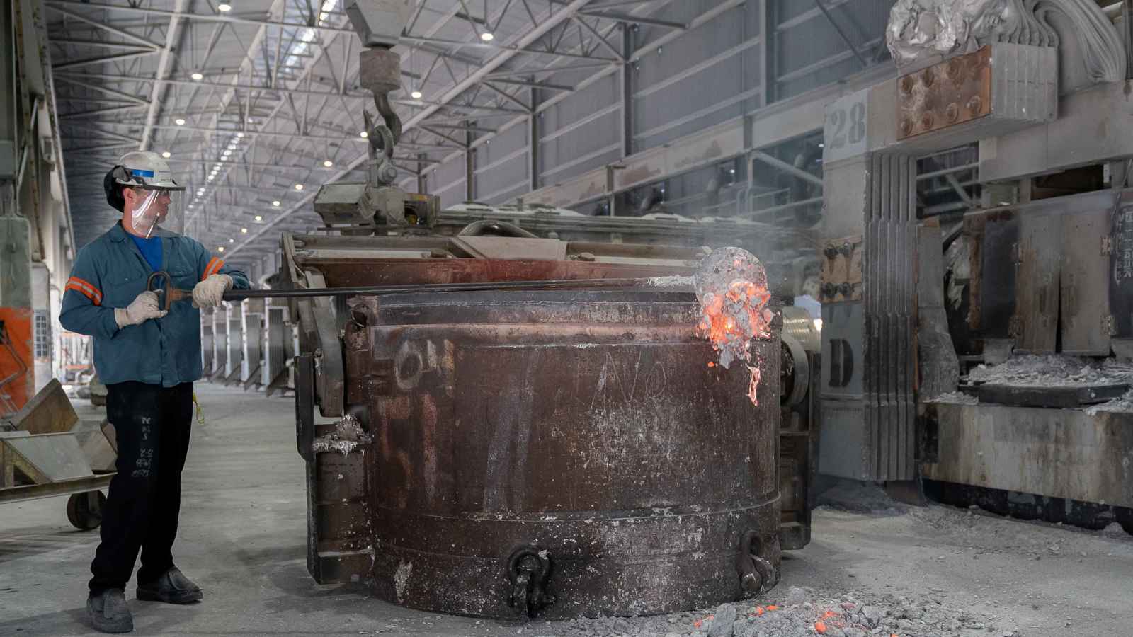 ترامب يخطط لتخفيض الرسوم الجمركية على الصلب والألمنيوم 