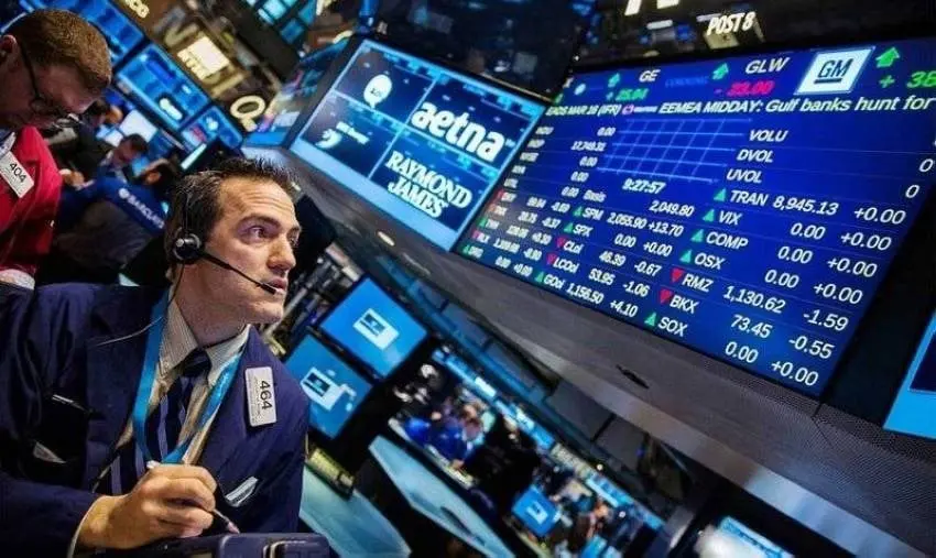 تباين مؤشرات الأسهم الأميركية وسط ارتفاع عوائد السندات