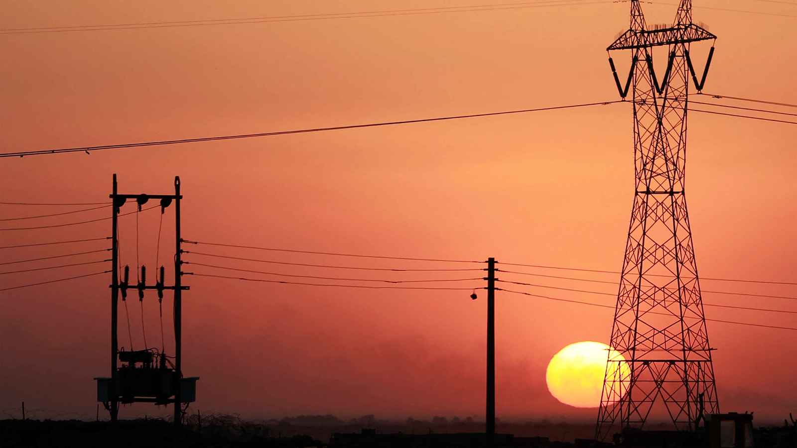 العراق يعلن استقرار منظومة الكهرباء واستعداده لذروة أحمال الصيف 