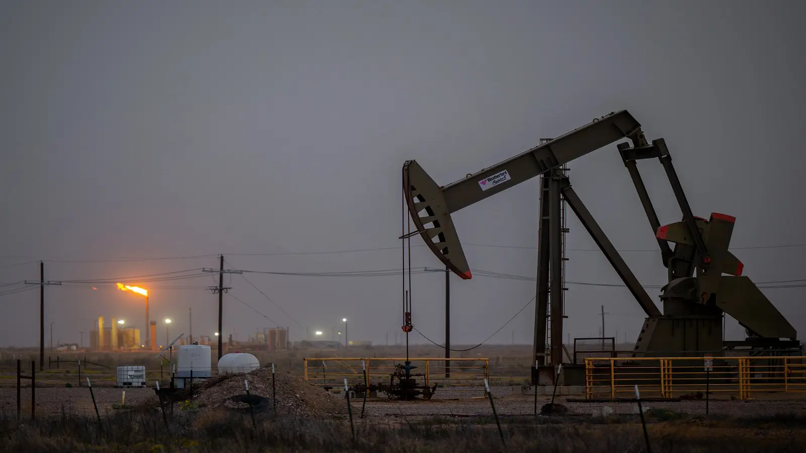 النفط يرتفع مع زيادة الطلب الأميركي وتفاؤل "أوبك"
