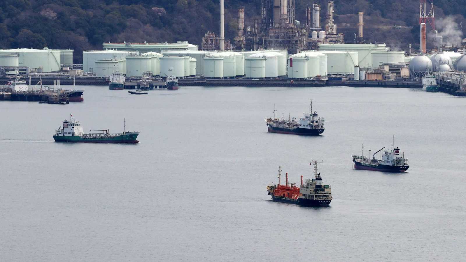 النفط يواصل الارتفاع.. ومخاوف من قفزة إلى 200 دولار للبرميل 