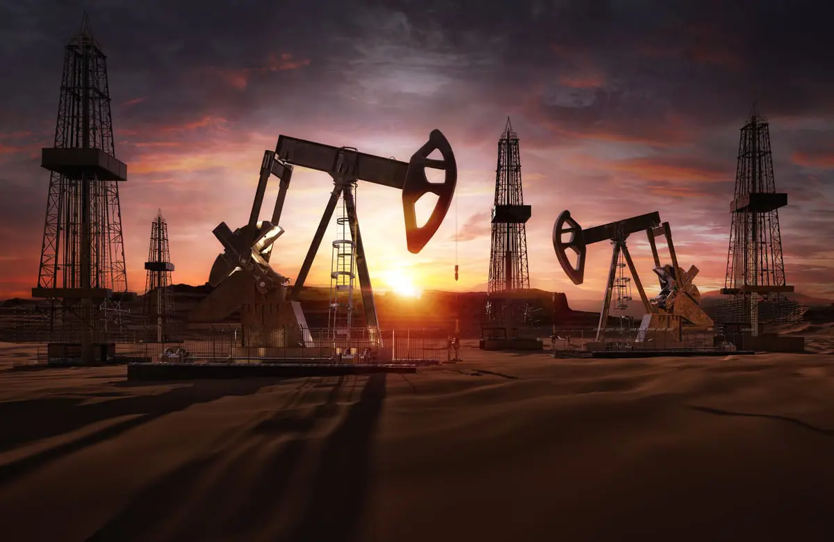 استقرار أسعار النفط وسط ترقب الأسواق للمخزونات والبيانات الاقتصادية