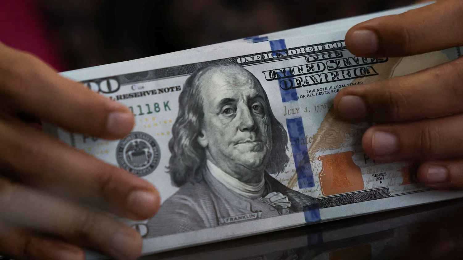 الاستثمار بـ الدولار يوفر الحماية من مخاطر خسائر المحافظ. لمزيد من الأخبار والتحليلات الاقتصادية تابعوا 