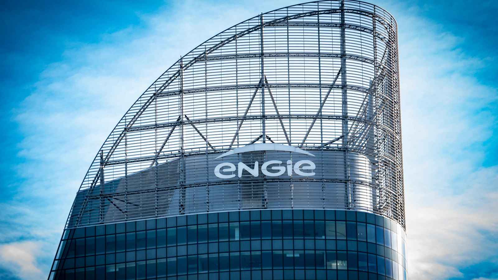 فرنسا تضاعف دعم التحول إلى الكهرباء وتقلّص مساعدات الوقود 