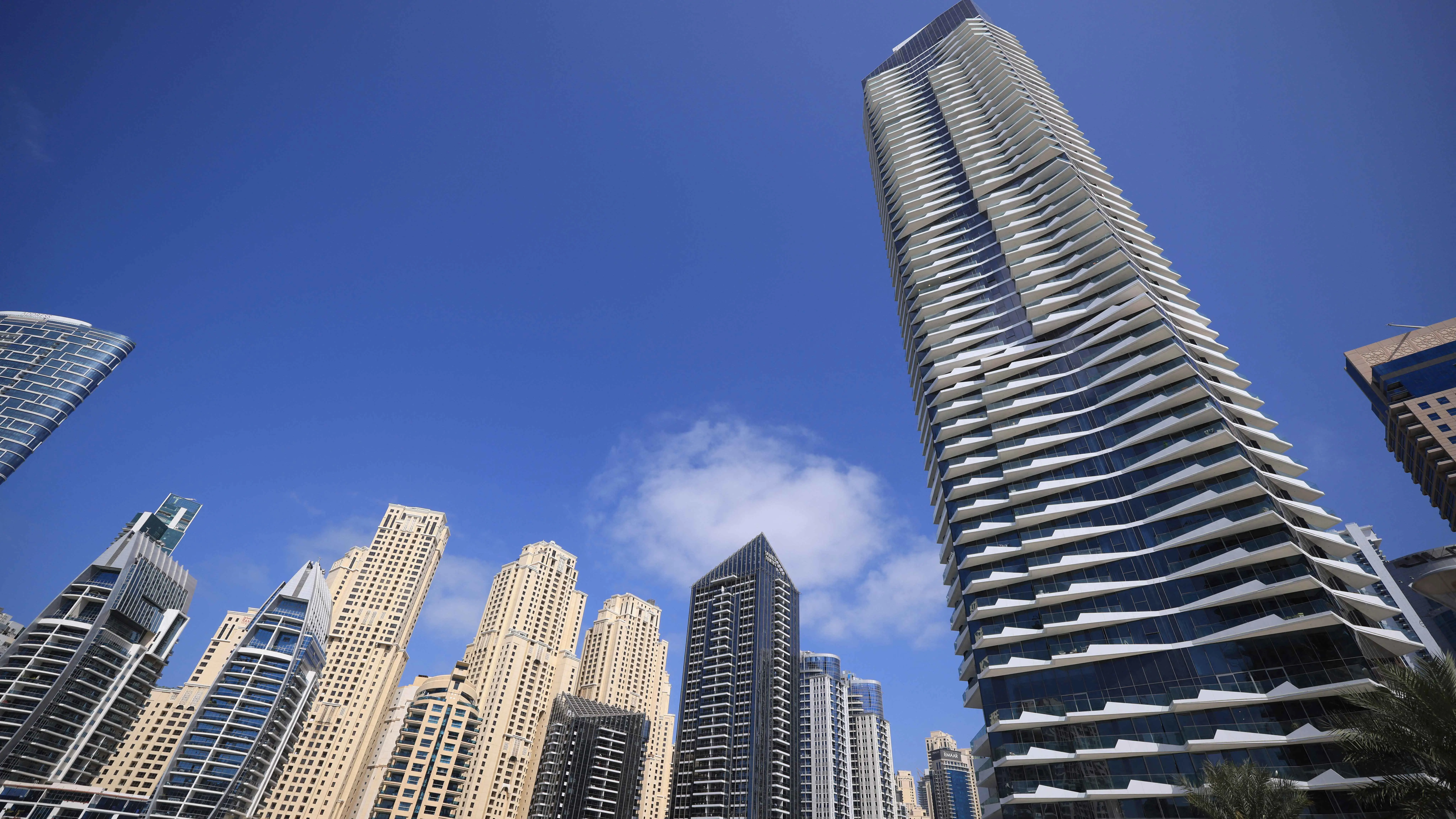 لماذا حافظت مبيعات العقارات الفاخرة في دبي على جاذبيتها بالنصف الأول من 2024؟