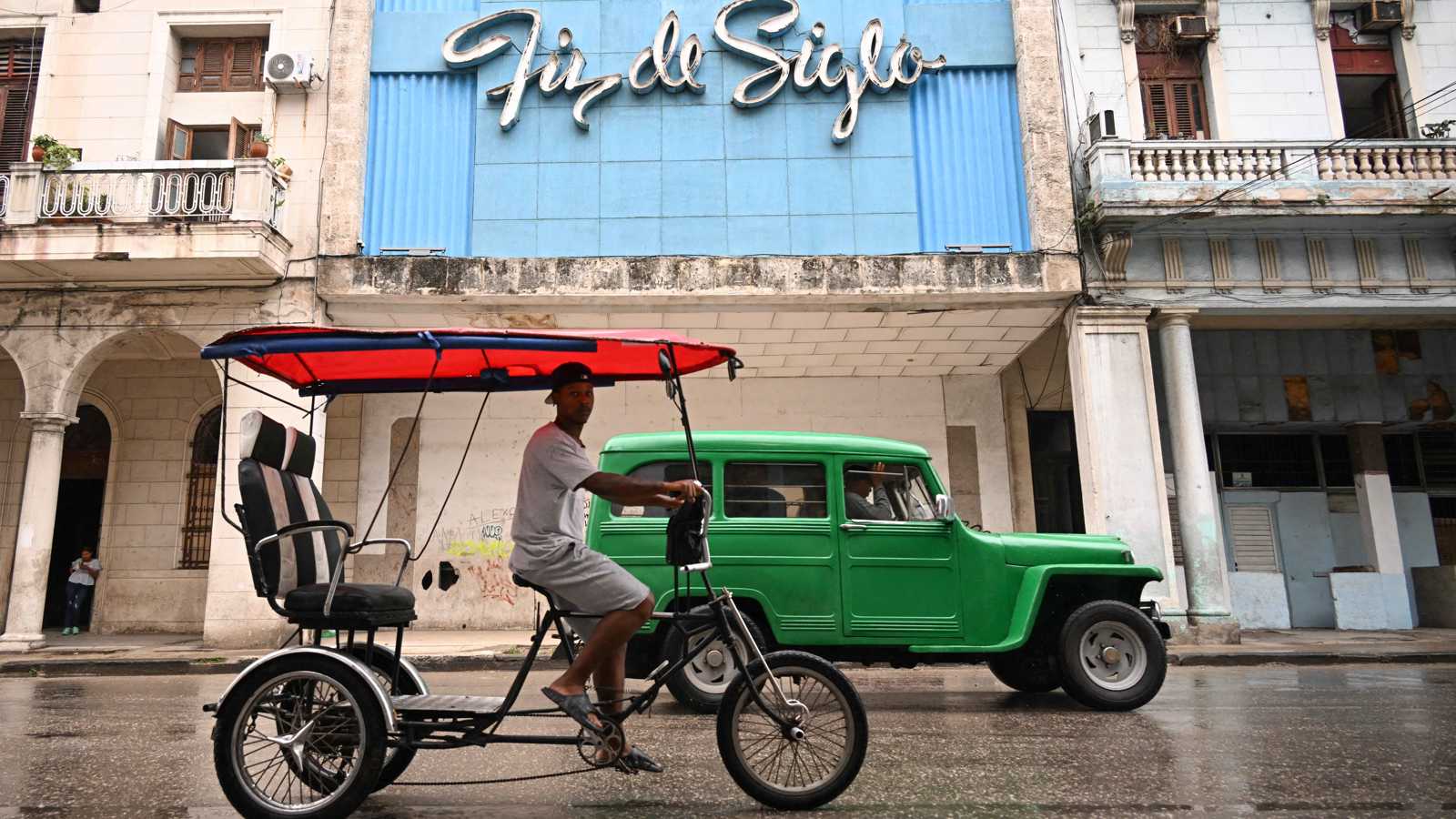 شركتا طيران روسيتان توقفان الرحلات إلى كوبا بسبب نقص الوقود 