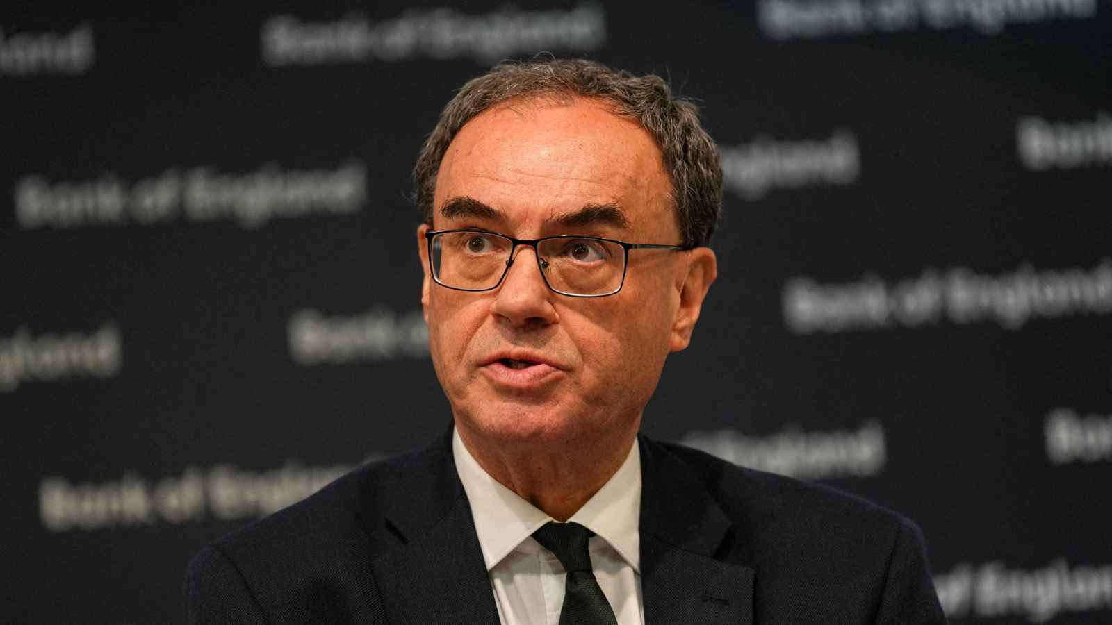 محافظ بنك إنجلترا يحذر من ضغوط متزايدة في قطاع الائتمان الخاص 