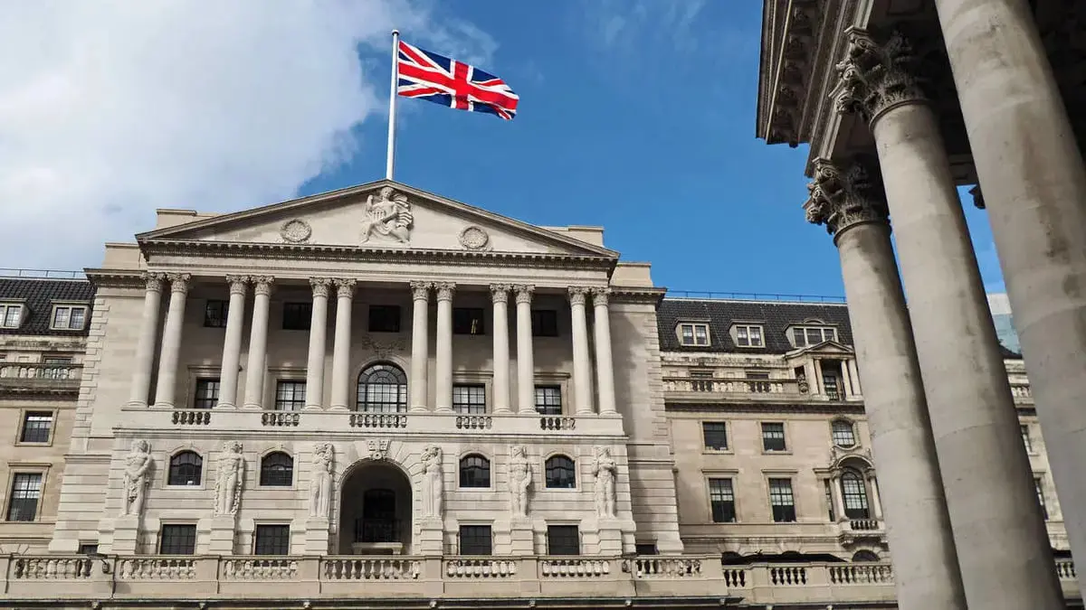 بنك إنجلترا يدعم صفقة استحواذ UBS على كريدي سويس