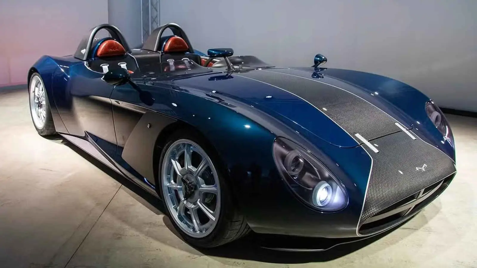 «رينا» 2025.. رياضية إيطالية بإنتاج محدود ومحرك V8 كلاسيكي