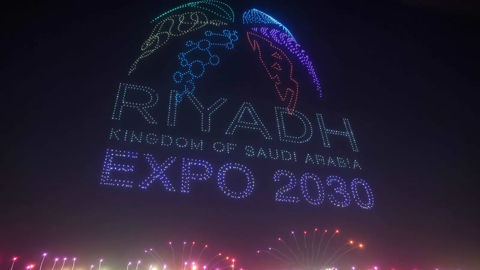 تراجع النفط لا يوقف رؤية 2030.. والمملكة تعيد هيكلة موازنتها