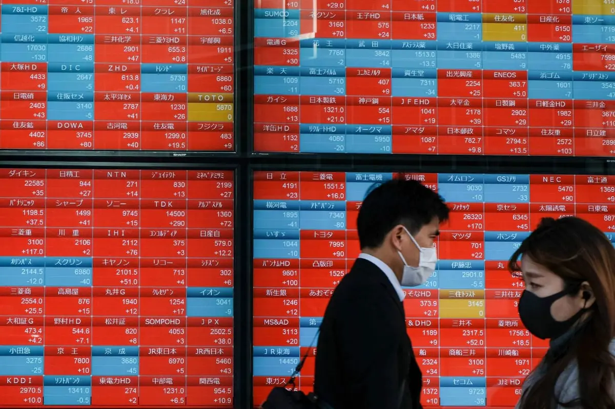 الأسهم اليابانية تتراجع بضغط من ارتفاع عوائد السندات