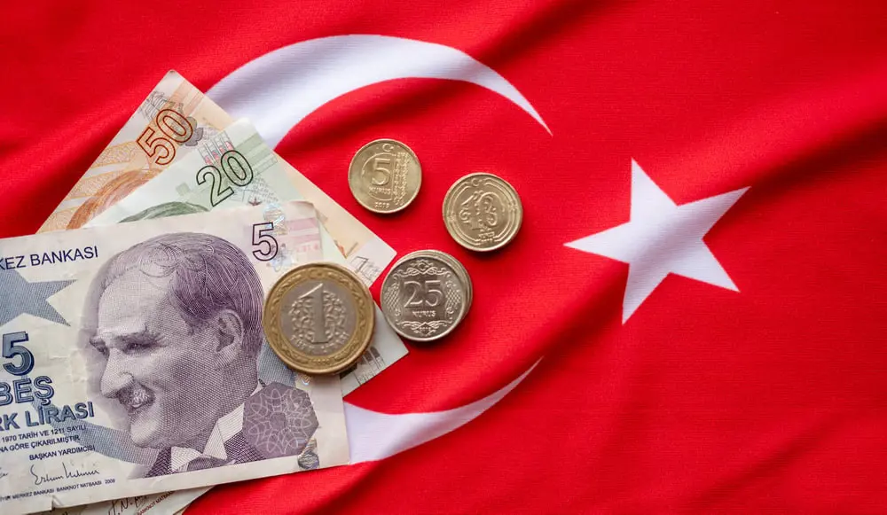 الليرة التركية لأدنى مستوى عقب رفع أسعار الفائدة