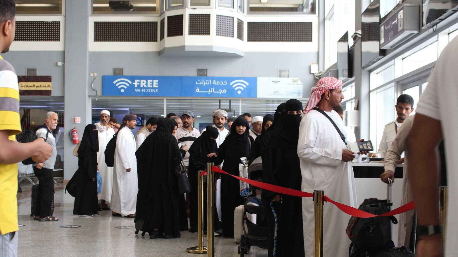 مطار عدن الدولي (مواقع)