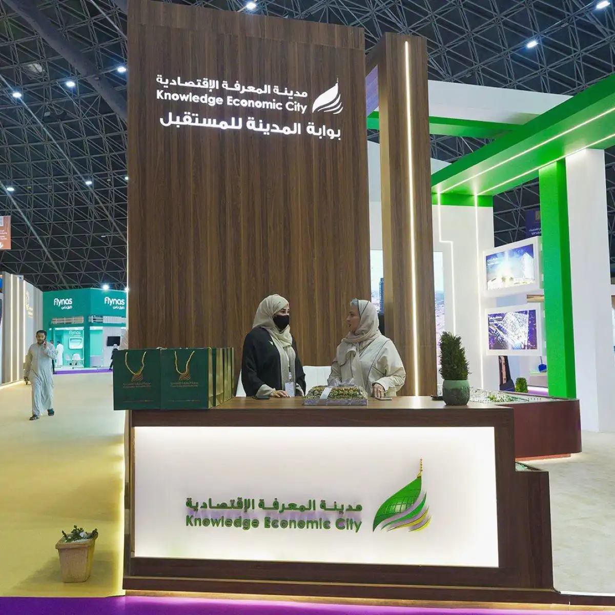 جناح شركة «مدينة المعرفة الاقتصادية» في مؤتمر ومعرض خدمات الحج والعمرة، في جدة السعودية، في يوم 8 يناير 2024.
