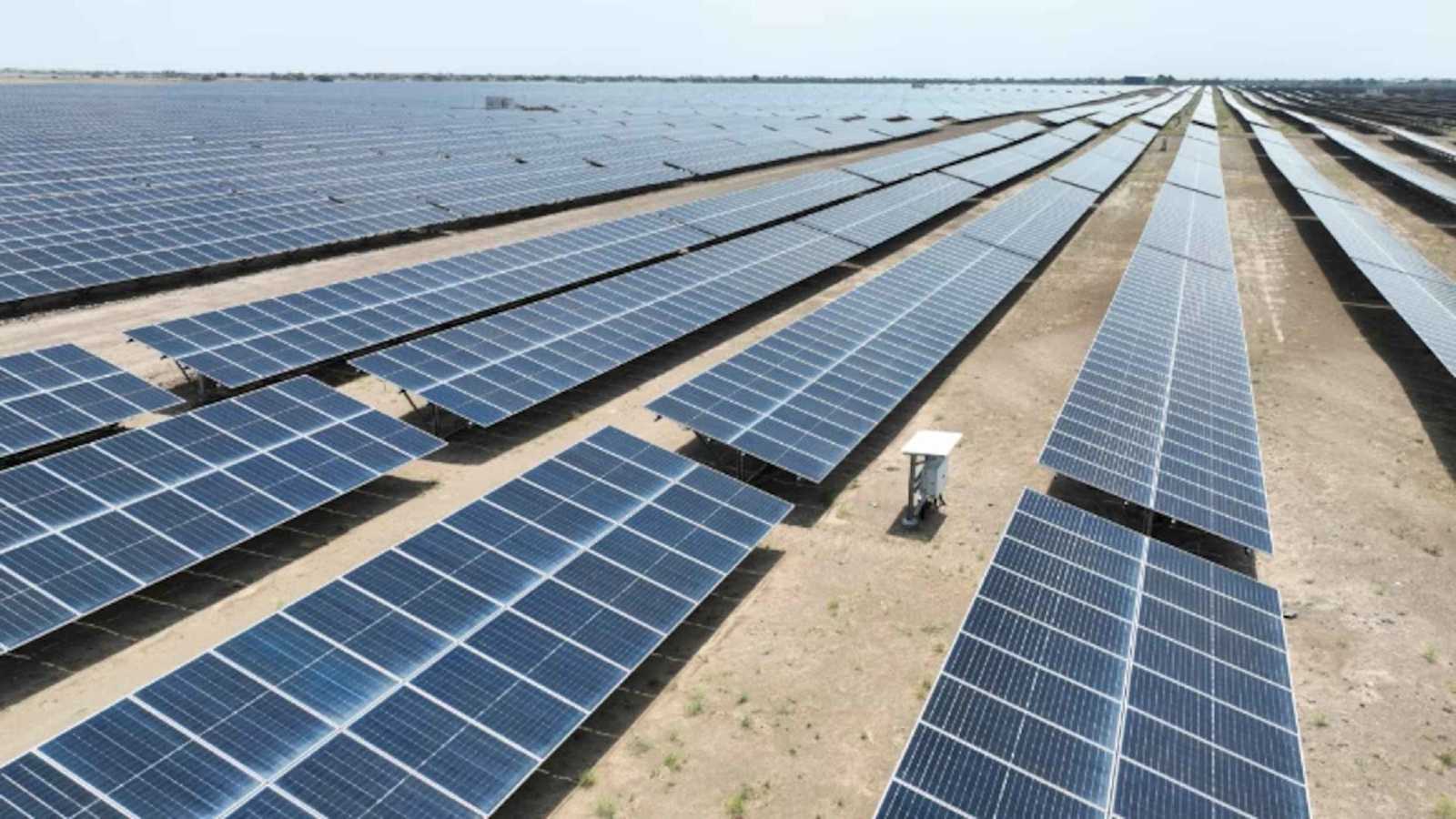 «غلوبال ساوث يوتيليتيز» الإماراتية تسلّم محطتي طاقة شمسية في اليمن 