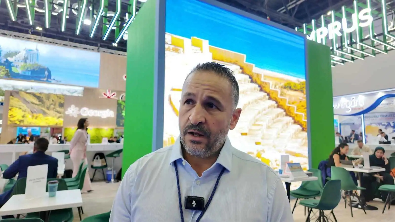 جورج ميناس، مسؤول تطوير الأسواق في إدارة التسويق بوزارة السياحة القبرصية، خلال مقابلة مع إرم بزنس في سوق السفر العربي بتاريخ 15 سبتمبر 2026.