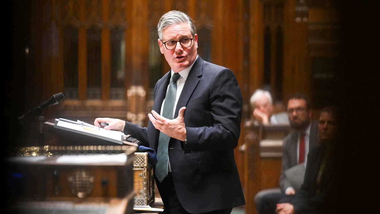 الاقتصاد البريطاني يفاجئ الأسواق.. أرقام حقيقية أم خدعة تسبق العاصفة؟ 