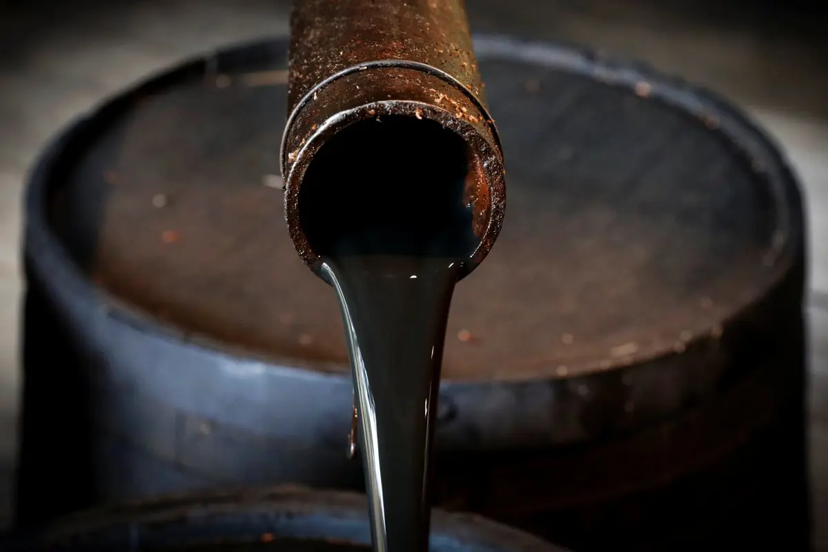مخزون النفط الأميركي يخالف التوقعات