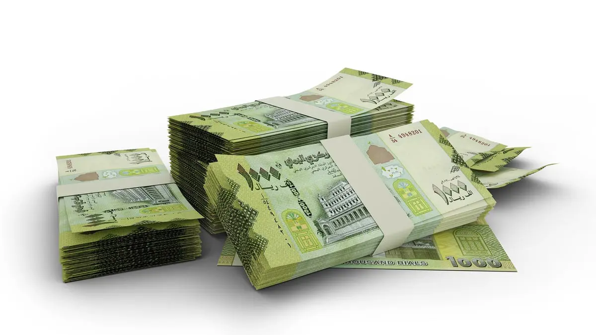 الريال اليمني يهبط لأدنى مستوى منذ عامين