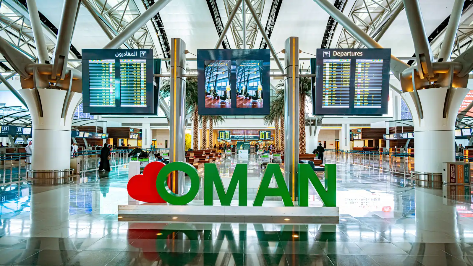 عدد المسافرين عبر مطارات عُمان يتراجع 8% إلى 7.7 مليون في 7 أشهر