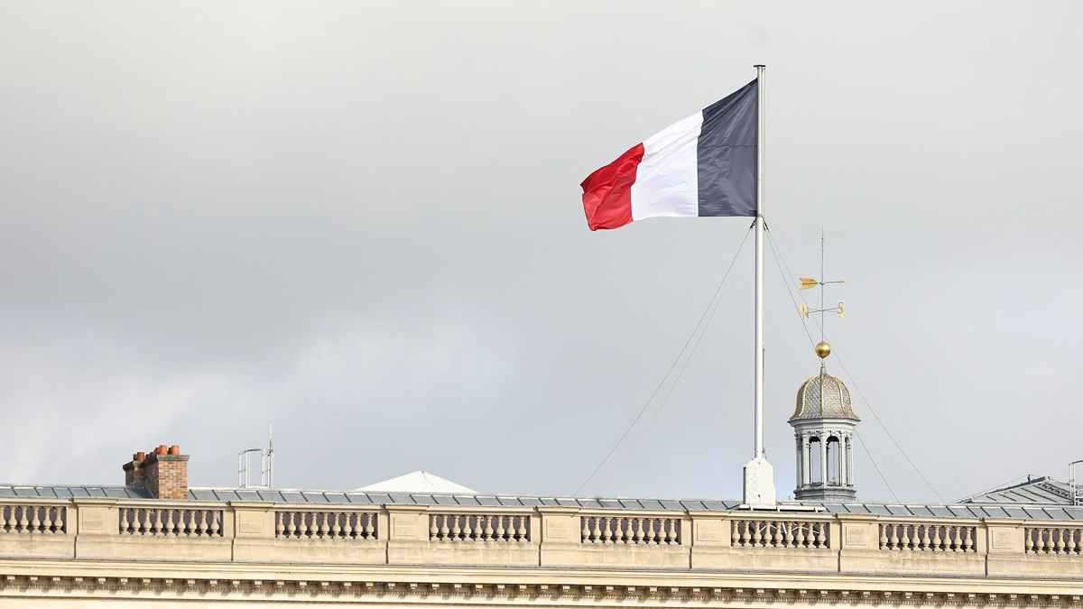 فرنسا تتجه نحو «لينكس» لتقليل الاعتماد على التكنولوجيا الأميركية 