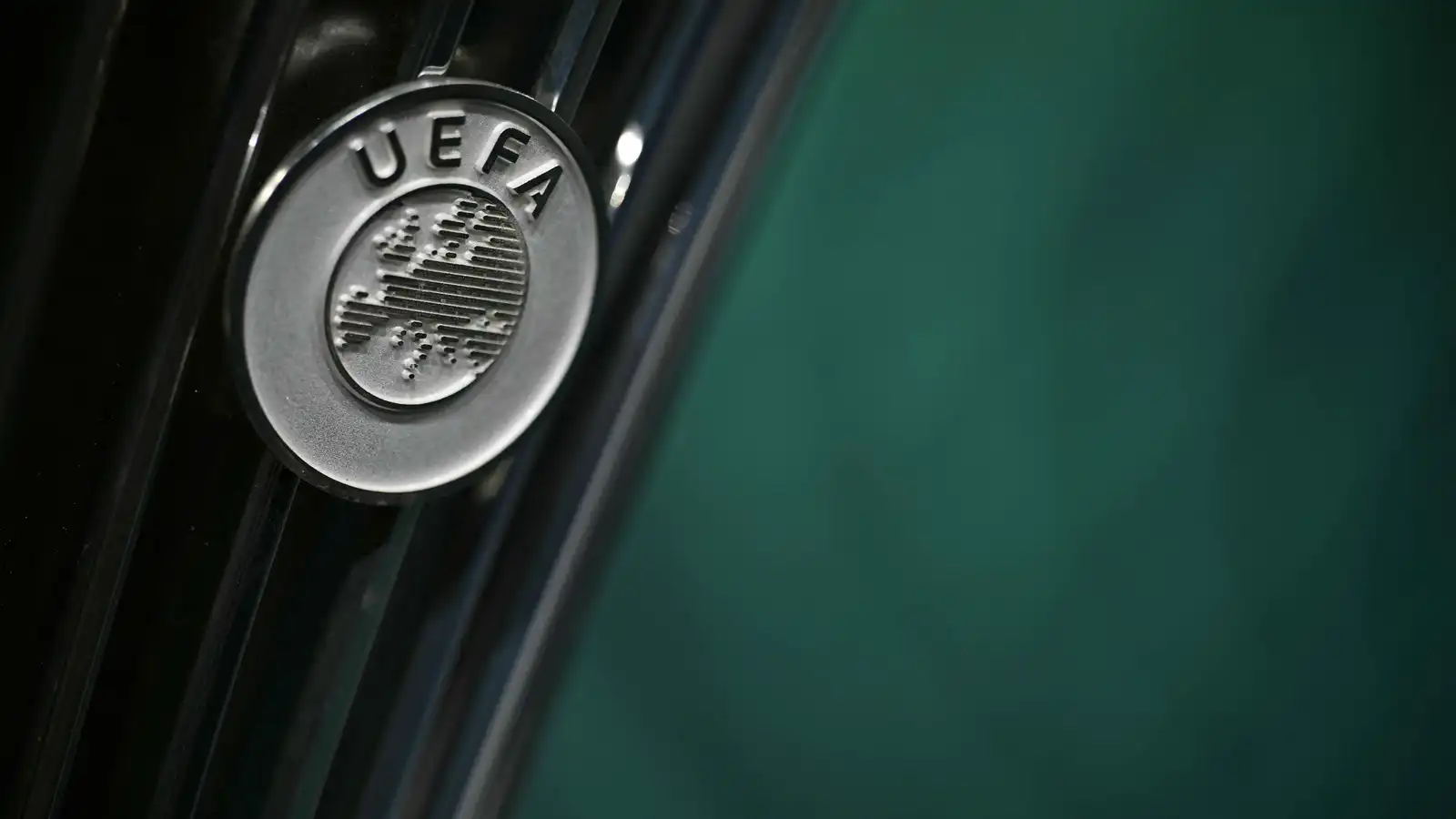 «يويفا» يقاطع بطولات الفيفا.. أوروبا ترفض بيع كأس العالم للمستثمرين