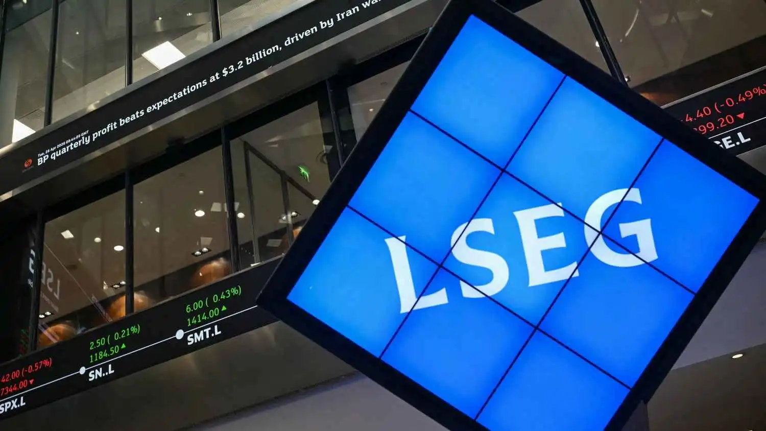 الأسهم الأوروبية تنهي سلسلة خسائر استمرت 3 أسابيع مع تراجع أسعار النفط