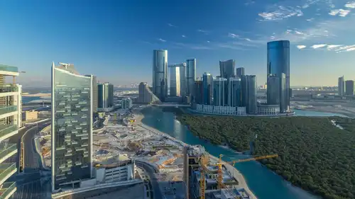 تجميد الزيادة الإيجارية في أبوظبي يعزز استقرار السوق العقاري ويرسخ الثقة بين المستأجرين والملاك