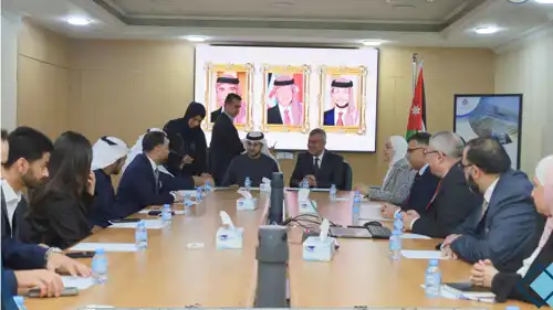 صورة تذكارية من توقيع الاتفاقية بين وزارة الطاقة والثروة المعدنية الأردنية وشركة «مصدر» الإماراتية، في الأردن، يوم 10 فبراير 2026