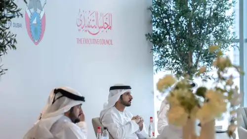 صورة تذكارية خلال ترؤس الشيخ حمدان بن محمد بن راشد آل مكتوم، ولي عهد دبي المجلس التنفيذي لإمارة يوم 30 مارس 2026.