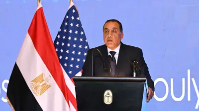 رئيس الوزراء مصطفى مدبولي متحدثاً على هامش منتدى قادة السياسات بين مصر والولايات المتحدة في العاصمة المصرية القاهرة يوم 25 مايو 2025.
