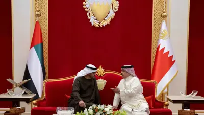 ملك البحرين الشيخ حمد بن عيسى آل خليفة يلتقي رئيس دولة الإمارات العربية المتحدة الشيخ محمد بن زايد آل نهيان، في قاعدة الصخير الجوية، البحرين 16 فبراير 2024.