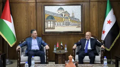 اجتماع وزير الصناعة والتجارة والتموين الأردني المهندس يعرب القضاة مع نظيره السوري خلال زيارته إلى دمشق في 16 أغسطس 2025.