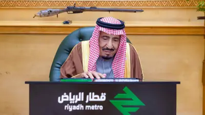 الملك سلمان بن عبد العزيز يعطي إشارة تشغيل قطار الرياض، 27 نوفمبر 2024