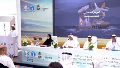 مسؤولون في مجلس التوازن الإماراتي خلال الإعلان عن صفقات اليوم الأول من معرضي آيدكس ونافدكس 2025