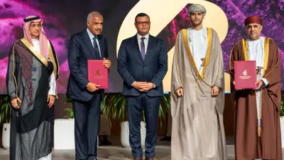 جانب من توقيع اتفاقية بين شركة طلعت مصطفى ووزارة الإسكان في سلطنة عُمان لتطوير مشروعين، 19 مايو 2025.